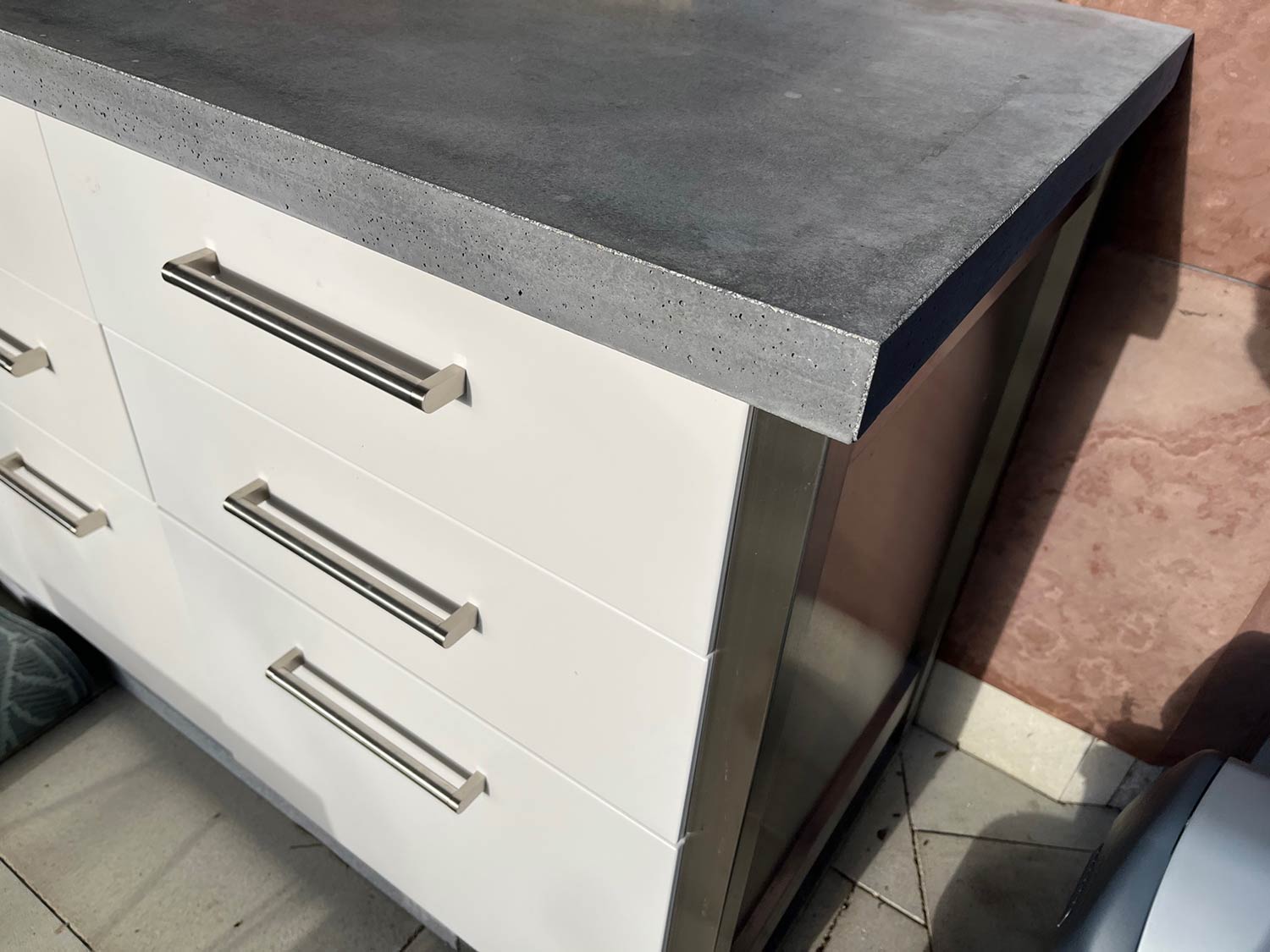 látszóbeton, látványbeton, finombeton padlóburkolat, lépkedő, fali panel, kerítéselem